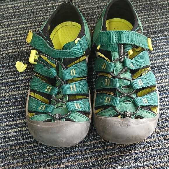 Keen Newport Kids Forest Greeb and Lime Sandals Youth 2 - Picture 2 of 6